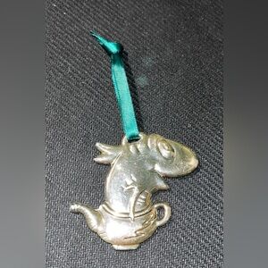 DR SEUSS CAT IN THE HAT "THE FISH IN THE DISH" SILVER PLATED CLASSIC ORNAMENT